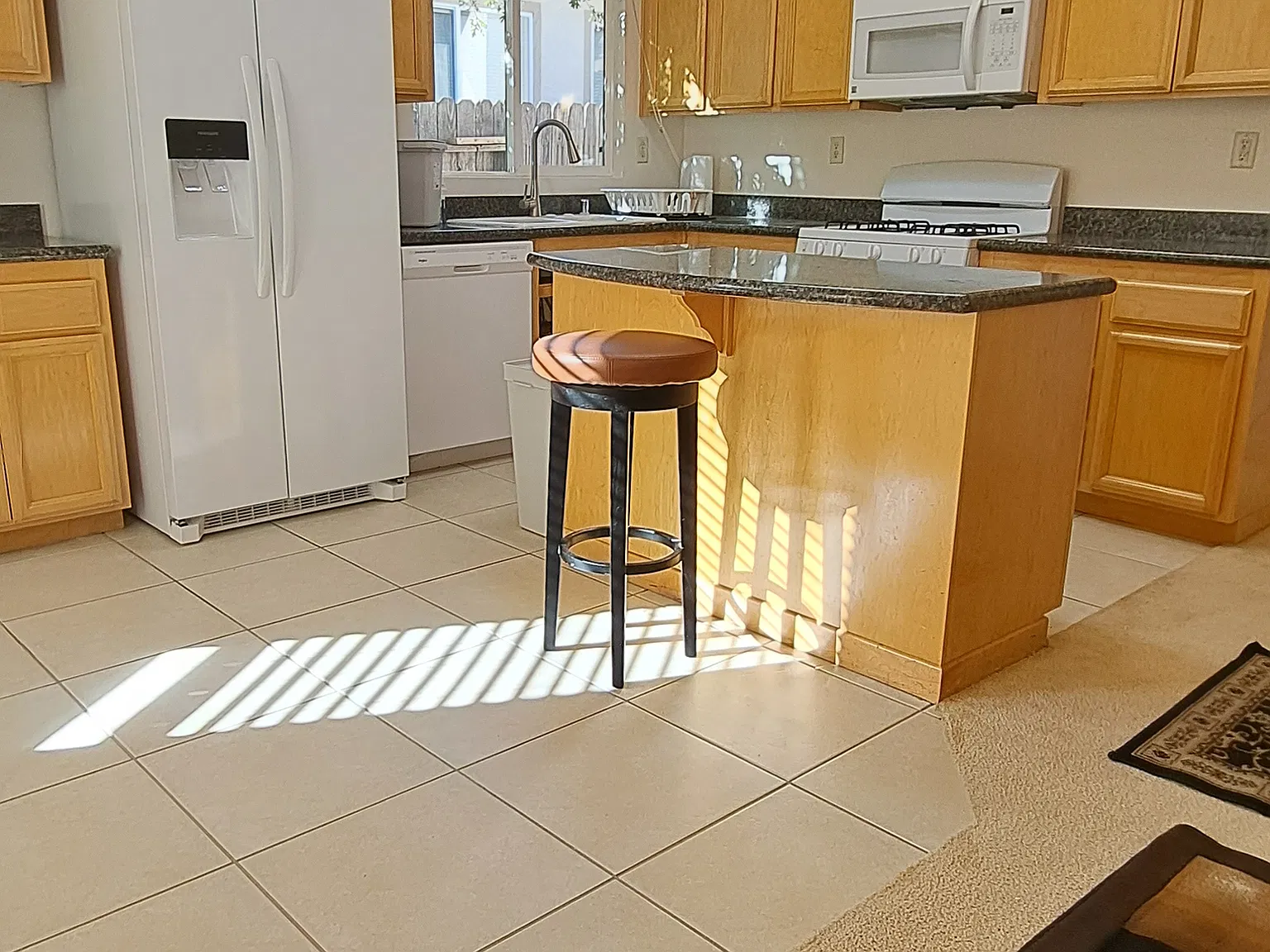 4 bed, 1720 sqft, $1,100 — Photo 2