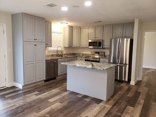 3rd image of 11025 Pin Oak Dr