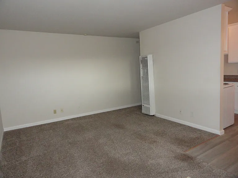 Marin Royal Apartments LLC — Photo 31