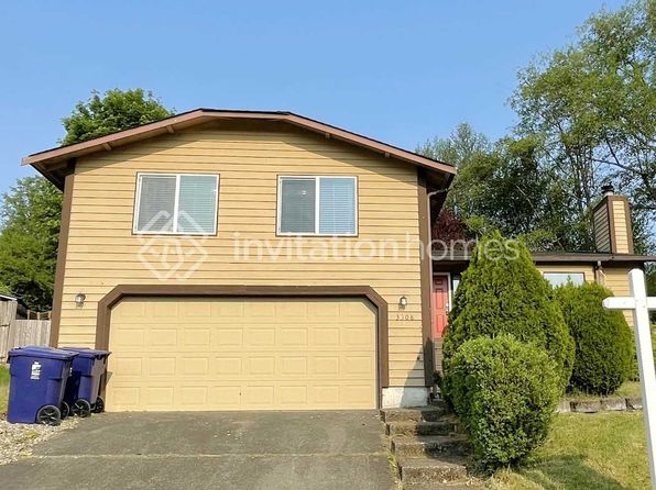 3308 Saint Andrews Ct NE