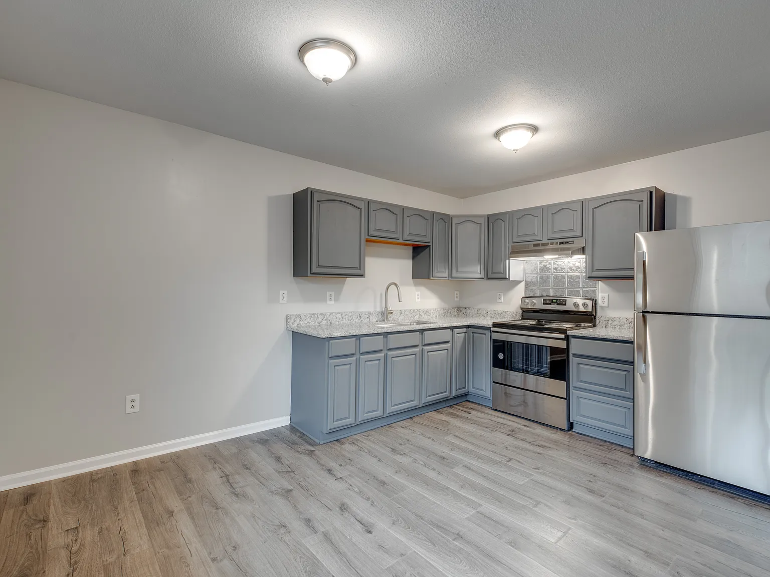 800 Lullwater Rd. — Photo 2