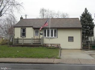 2 Mill Creek Rd, Levittown, PA 19057