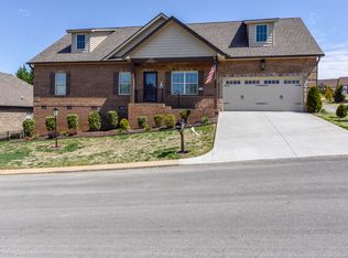 327 Royal Oaks Dr, Maryville, TN 37801