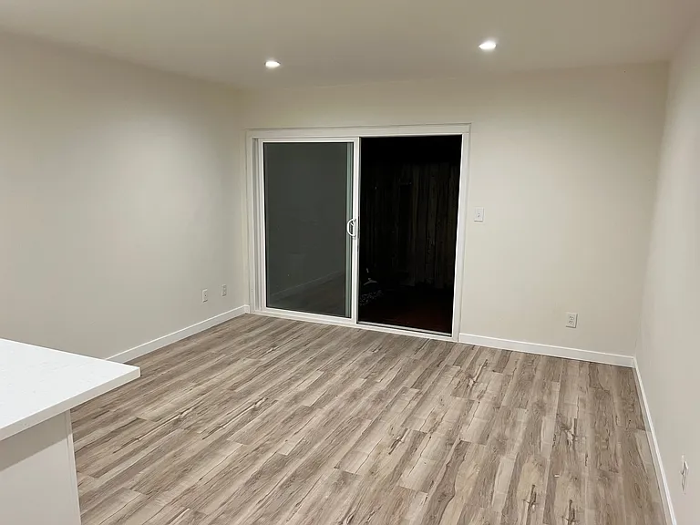 4516 Bond St — Photo 4