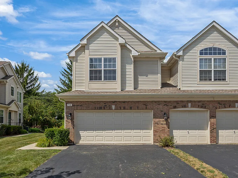 54 Egg Harbour Ct — Photo 2
