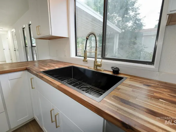 7826 W Manassas Ln, Garden City, ID 83714