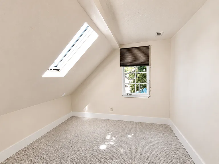146 NW Jefferson Pl — Photo 23
