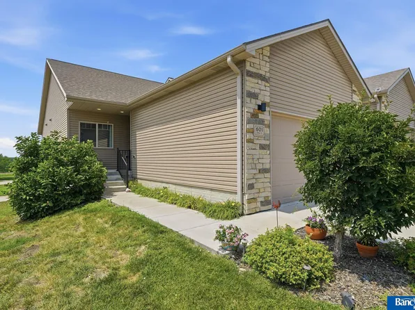 601 Cedar St, Hickman, NE 68372
