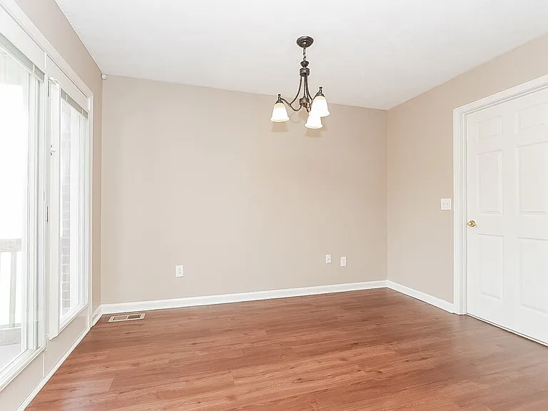 210 Valley Ct — Photo 7