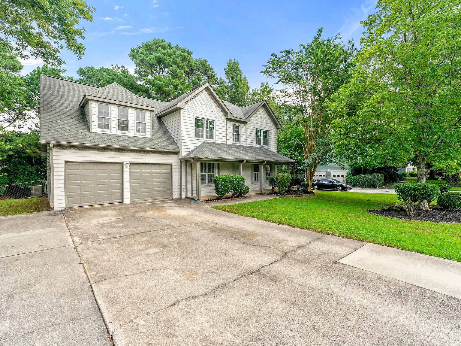 4 bed, 2.5 bath, 2070 sqft, $2,100 — Photo 2
