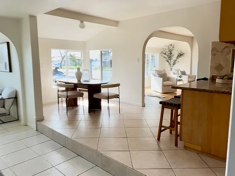 2671 Hawthorne Ave — Photo 9