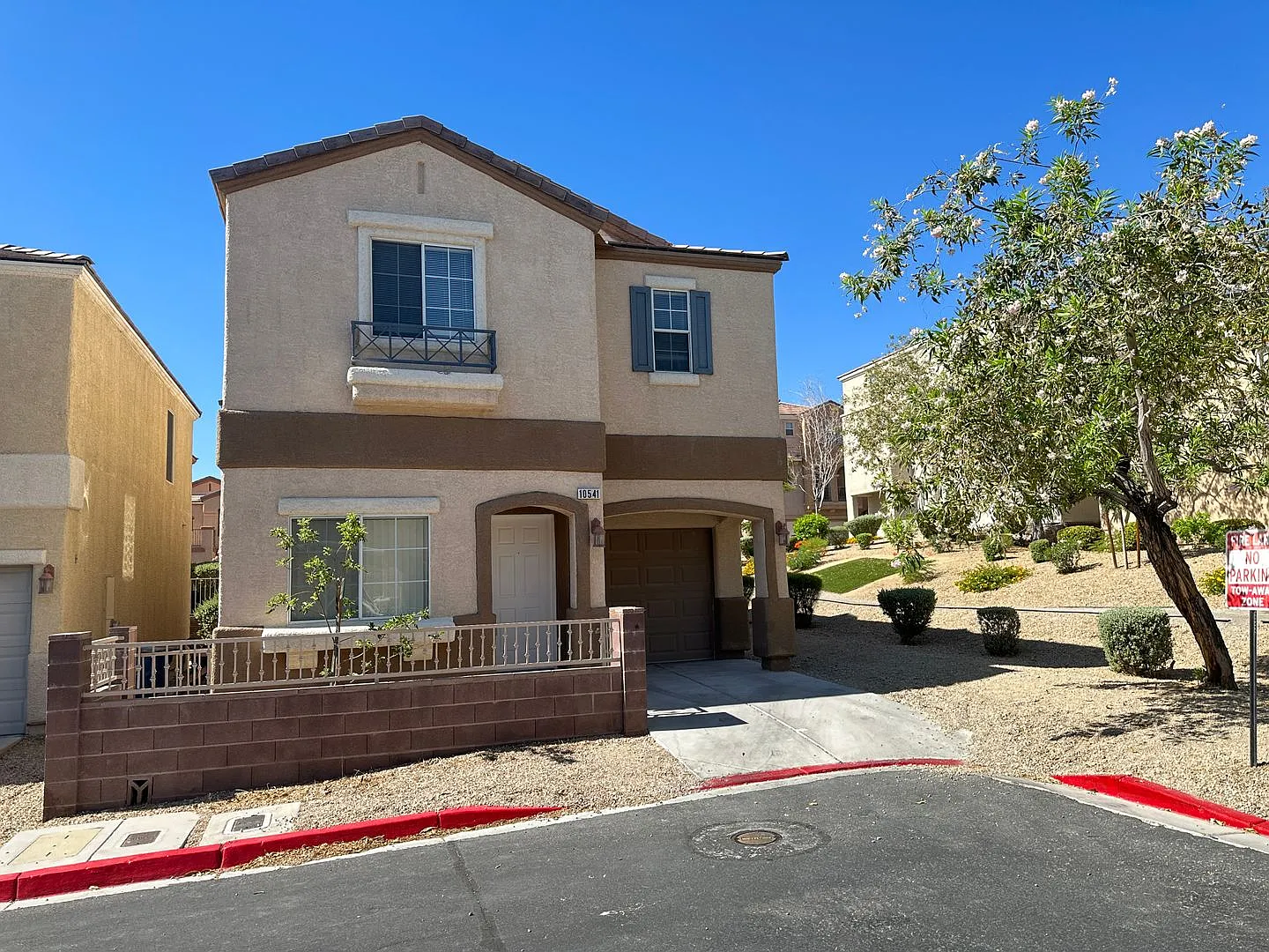 Single Family Home 3 Beds, 2.5 bath, 1 car garage — Photo 1