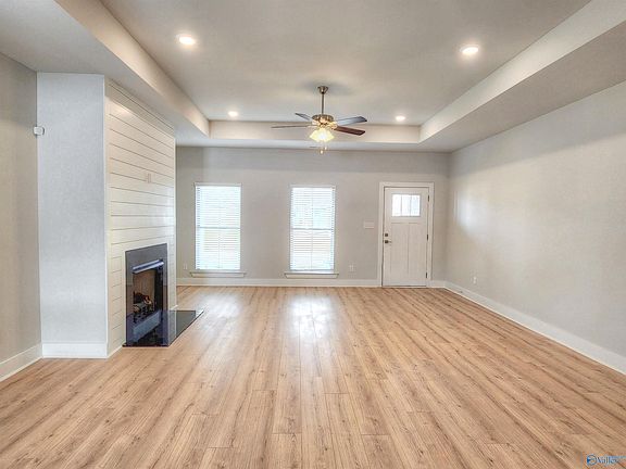 5th image of 102 Mississippi St