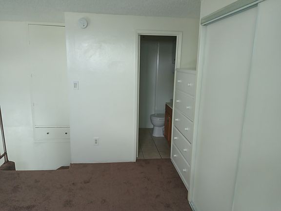 4th image of 1552 N Mariposa Ave APT 8