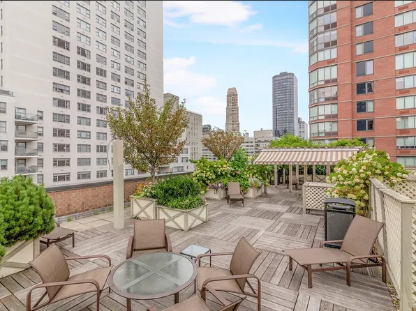 301 East 63rd Street image 7 of 14