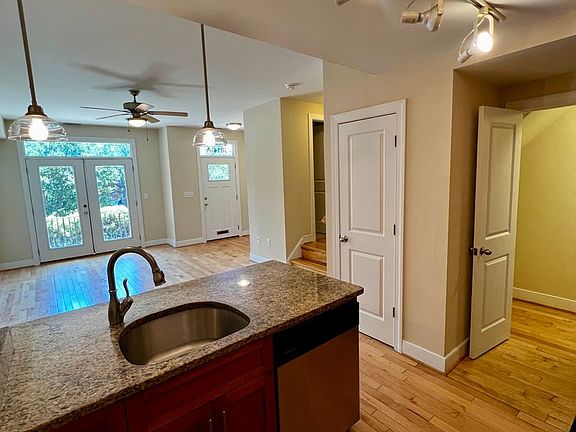 4th image of 3029 Park Ave APT A
