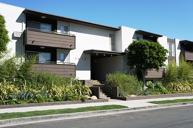 1310 Wellesley Ave — Photo 1