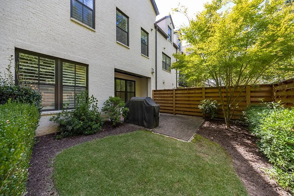 3 bed, 3.5 bath, 3785 sqft, $5,000 — Photo 4