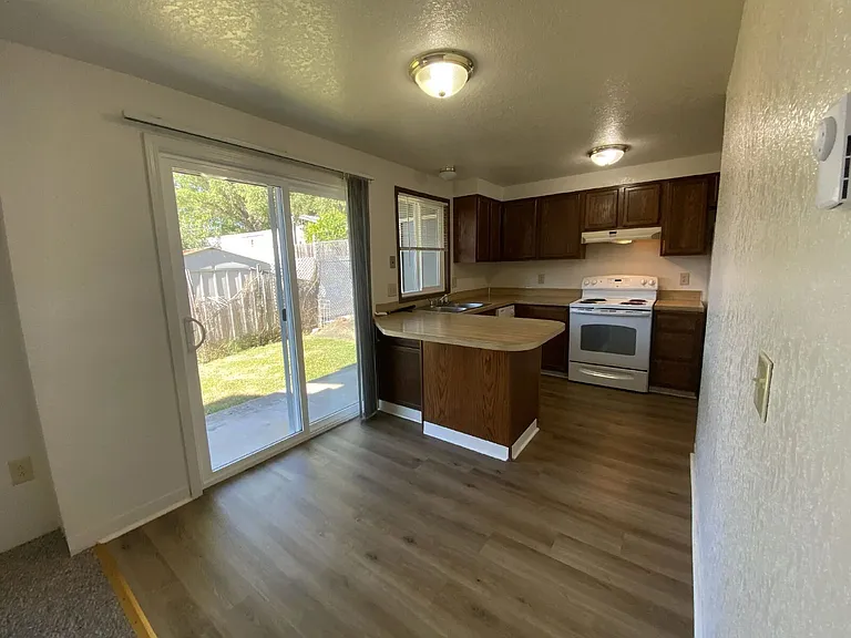 152 NE Atkinson Ct #33 — Photo 6