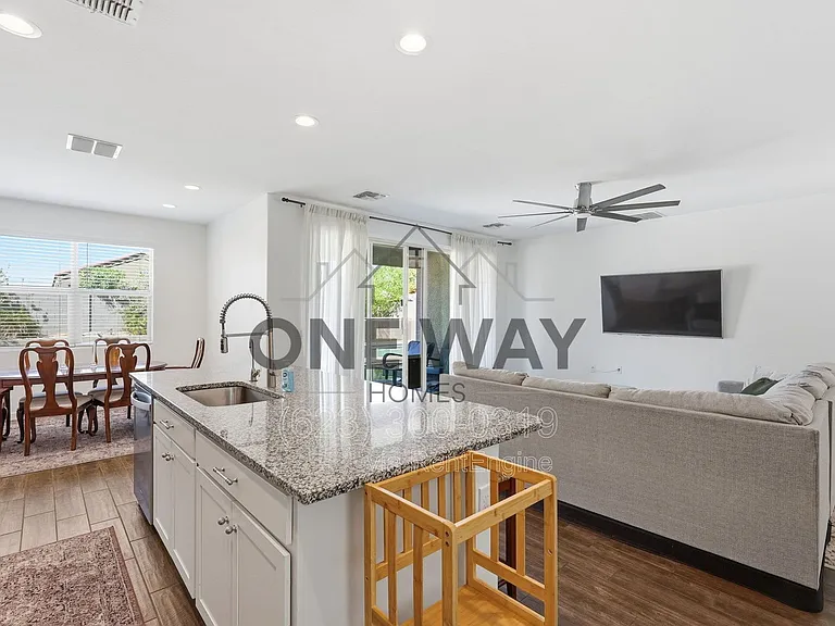 30558 W Clarendon Ave — Photo 10