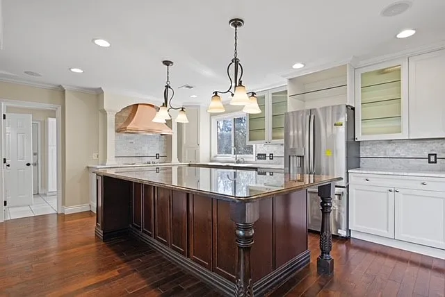 5799 Blandford Ct — Photo 3