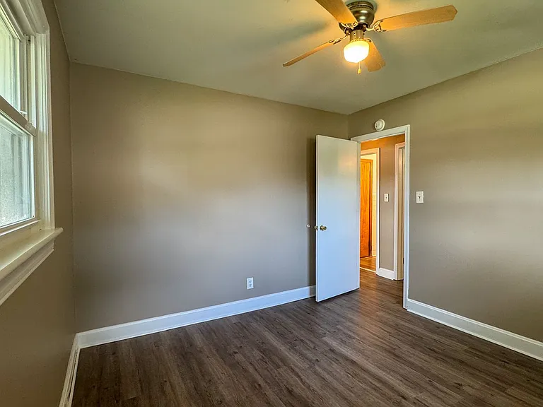 246 Phillips Dr — Photo 16