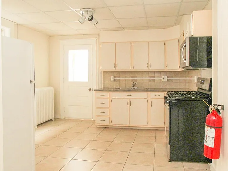 804 Reynolds St — Photo 2
