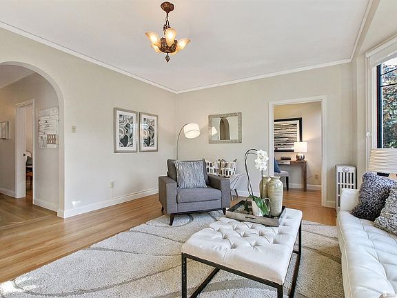 4th image of 179 Douglass St APT 1