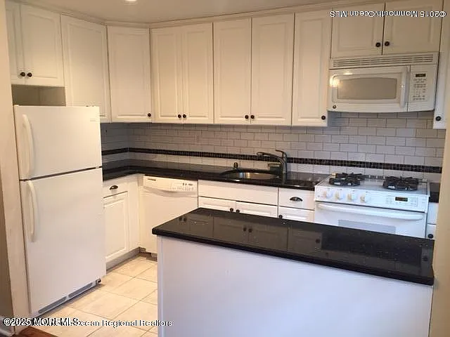 139 Manor Dr — Photo 1