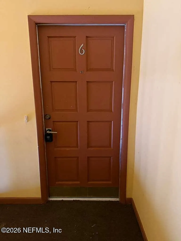 2 bed, 1.0 bath, 970 sqft, $1,300 — Photo 2