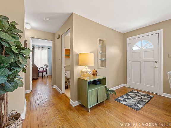 3rd image of 646 S Summit Ave