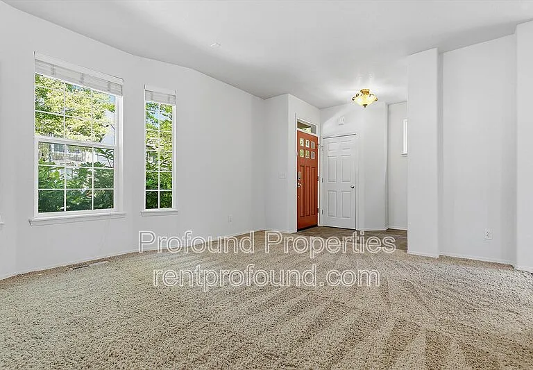 1140 SE Tamango St — Photo 5