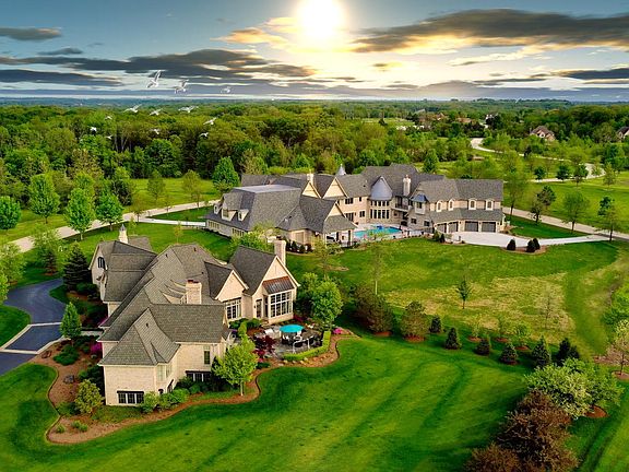 5th image of 24 Deer Pond Dr