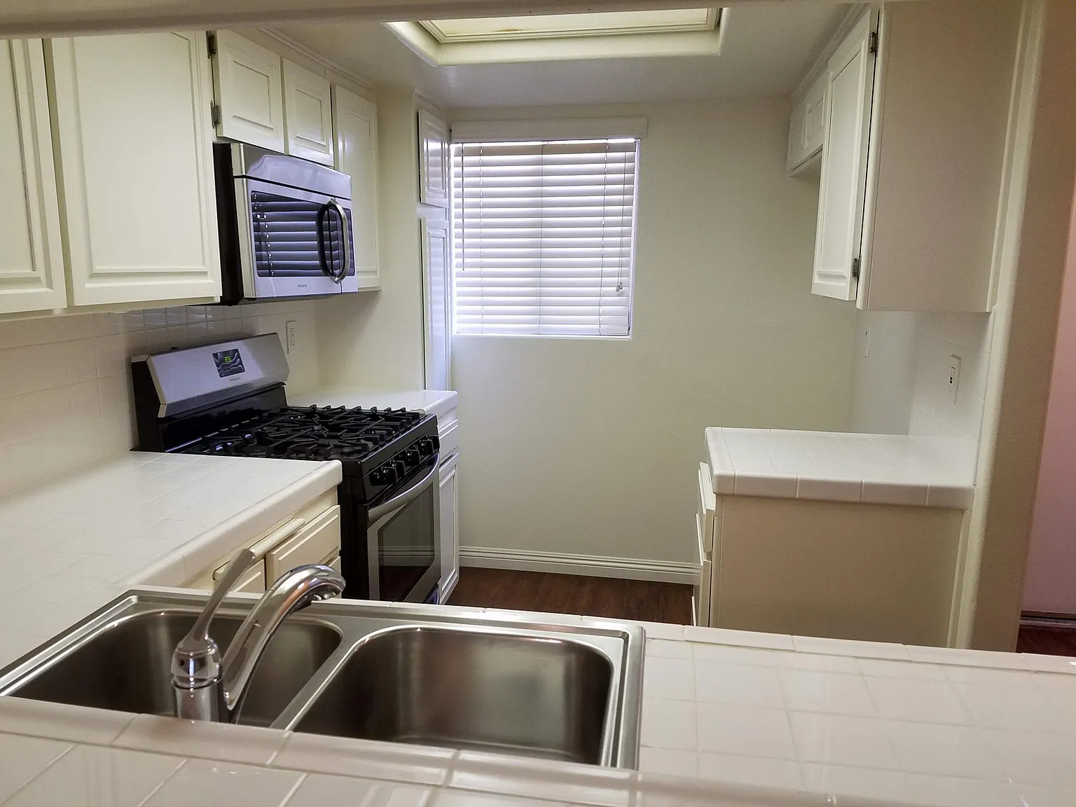 2 bed, 2.5 bath, 1200 sqft, $2,950 — Photo 4