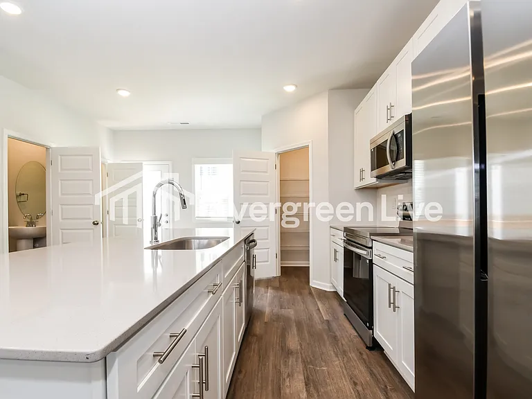 548 Hodge Rd — Photo 4