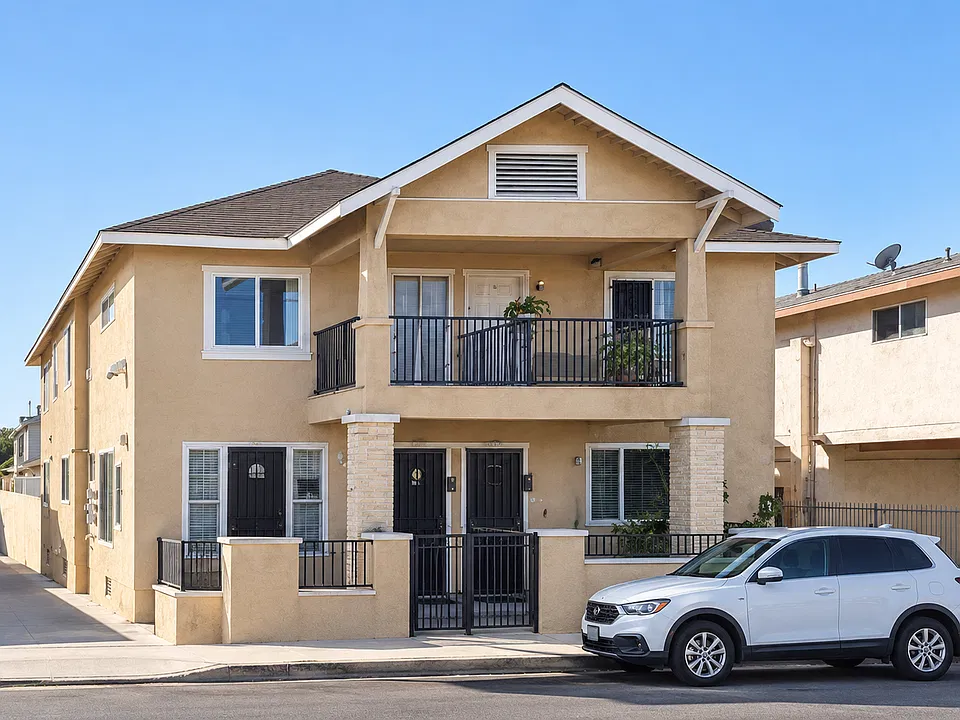 822 W 42nd Pl #1/2