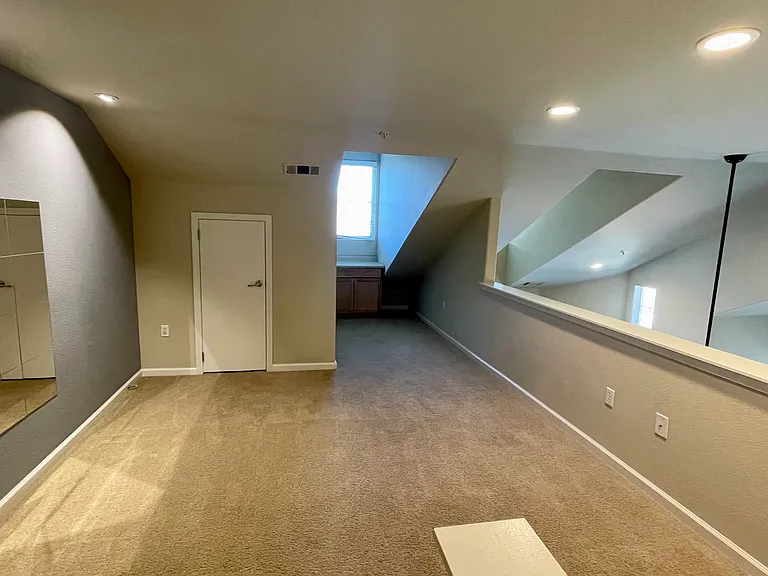 1012 Vessona Cir — Photo 7
