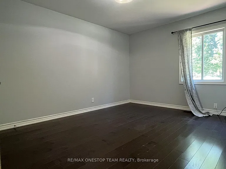 936 Pharmacy Ave — Photo 12