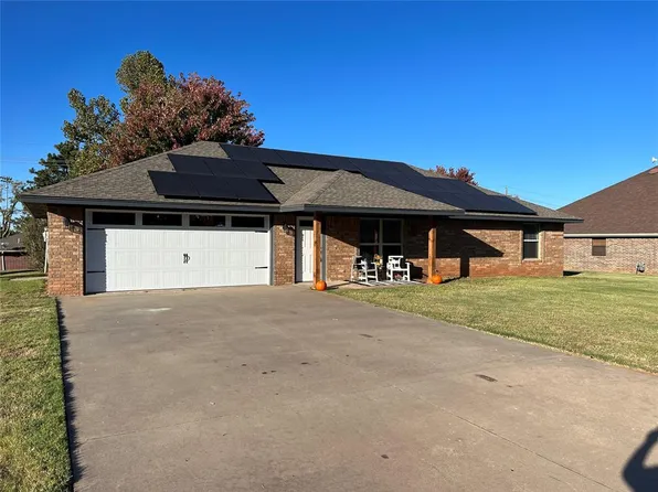 2124 Arizona Ave, Chickasha, OK 73018