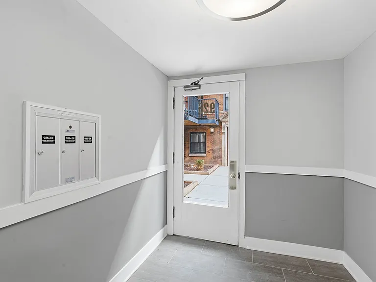920 W Oakdale — Photo 18