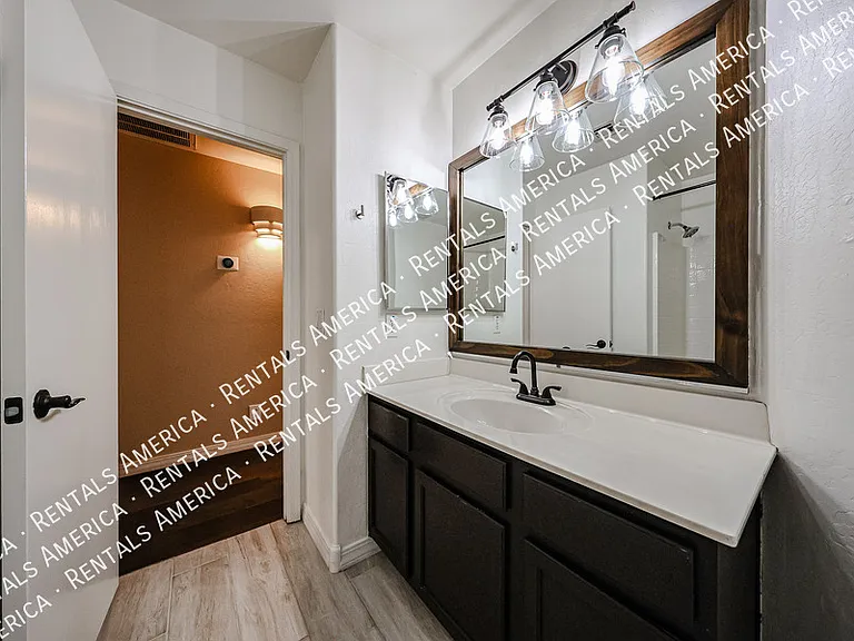 2292 E Remington Pl — Photo 15