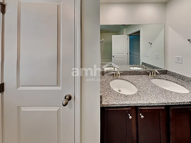 556 Summit View Ln — Photo 15