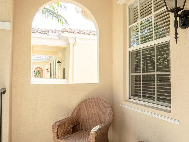 186 Soriano Dr — Photo 4