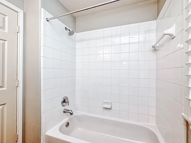 15943 Pleasant Green Cir — Photo 38