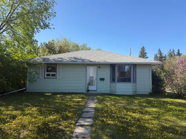 9657 N Hillcrest Dr, Grande Prairie, AB T8V 1A9