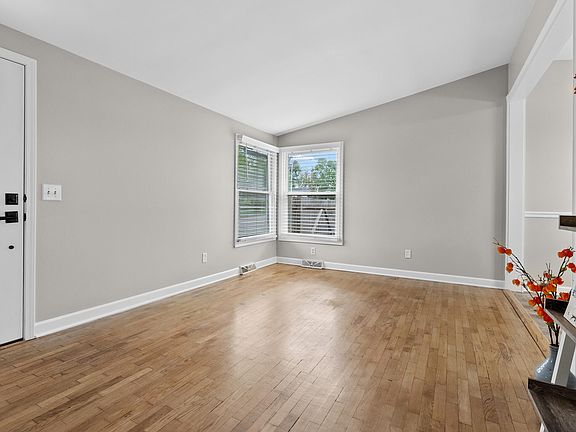 4th image of 704 Flamingo Ave