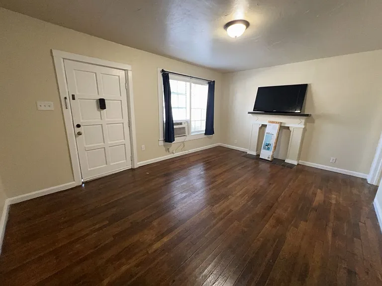 1552 Lombardy St — Photo 14