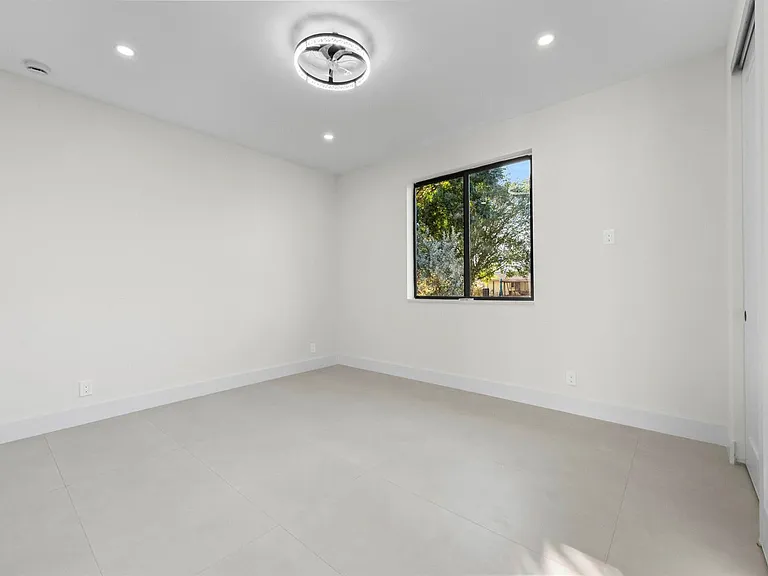621 NW 42nd Ave #621 — Photo 5