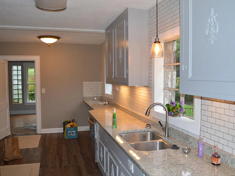 565 S Crest Rd — Photo 7