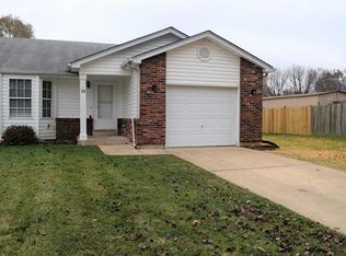 14 Laura Dr, Saint Peters, MO 63376